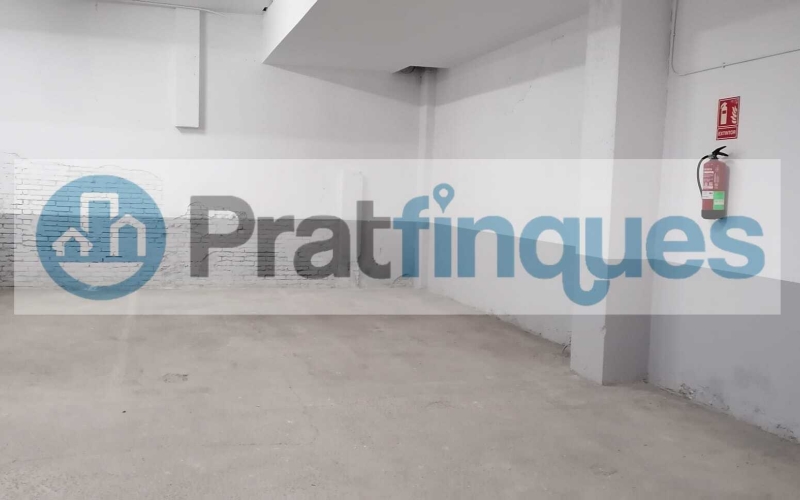 ¡Oportunidad en la ciudad de El Prat de Llobregat! Se vende plaza de parking individual en la calle Santiago Rusiñol, situada en la planta baja del edificio. Esta plaza de 12 m² ofrece espacio suficiente para coche mediano o grande y una moto. Se distingue por tener fácil maniobrabilidad, con distinción de puerta de acceso y otra de salida. El edificio cuenta con puertas de acceso automáticas y un circuito cerrado de seguridad, garantizando la máxima protección para tu vehículo. No pierdas la oportunidad de adquirir esta plaza, con todas las comodidades y medidas de seguridad que necesitas. ¡Contacta ya para más información y asegura tu espacio en una ubicación privilegiada! Desde Pratfinques, te realizamos todos los trámites de la compraventa y a la obtención de la financiación hipotecaria, liquidación de los impuestos y, inscripción registral. -&nbsp;&nbsp;&nbsp;&nbsp;&nbsp;&nbsp;&nbsp;&nbsp;&nbsp;&nbsp;&nbsp;&nbsp;&nbsp; El precio de venta del inmueble, no incluye impuestos ni tasas. (ITPADJ) -&nbsp;&nbsp;&nbsp;&nbsp;&nbsp;&nbsp;&nbsp;&nbsp;&nbsp;&nbsp;&nbsp;&nbsp;&nbsp; La plusvalía (Impuesto sobre el Incremento de Valor de los Terrenos Urbanos) es a cargo del vendedor. -&nbsp;&nbsp;&nbsp;&nbsp;&nbsp;&nbsp;&nbsp;&nbsp;&nbsp;&nbsp;&nbsp;&nbsp;&nbsp; En Pratfinques, NO COBRAMOS LOS HONORARIOS AL COMPRADOR, están incluidos en el precio de venta publicado. &nbsp;