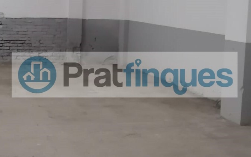 ¡Oportunidad en la ciudad de El Prat de Llobregat! Se vende plaza de parking individual en la calle Santiago Rusiñol, situada en la planta baja del edificio. Esta plaza de 12 m² ofrece espacio suficiente para coche mediano o grande y una moto. Se distingue por tener fácil maniobrabilidad, con distinción de puerta de acceso y otra de salida. El edificio cuenta con puertas de acceso automáticas y un circuito cerrado de seguridad, garantizando la máxima protección para tu vehículo. No pierdas la oportunidad de adquirir esta plaza, con todas las comodidades y medidas de seguridad que necesitas. ¡Contacta ya para más información y asegura tu espacio en una ubicación privilegiada! Desde Pratfinques, te realizamos todos los trámites de la compraventa y a la obtención de la financiación hipotecaria, liquidación de los impuestos y, inscripción registral. -&nbsp;&nbsp;&nbsp;&nbsp;&nbsp;&nbsp;&nbsp;&nbsp;&nbsp;&nbsp;&nbsp;&nbsp;&nbsp; El precio de venta del inmueble, no incluye impuestos ni tasas. (ITPADJ) -&nbsp;&nbsp;&nbsp;&nbsp;&nbsp;&nbsp;&nbsp;&nbsp;&nbsp;&nbsp;&nbsp;&nbsp;&nbsp; La plusvalía (Impuesto sobre el Incremento de Valor de los Terrenos Urbanos) es a cargo del vendedor. -&nbsp;&nbsp;&nbsp;&nbsp;&nbsp;&nbsp;&nbsp;&nbsp;&nbsp;&nbsp;&nbsp;&nbsp;&nbsp; En Pratfinques, NO COBRAMOS LOS HONORARIOS AL COMPRADOR, están incluidos en el precio de venta publicado. &nbsp;