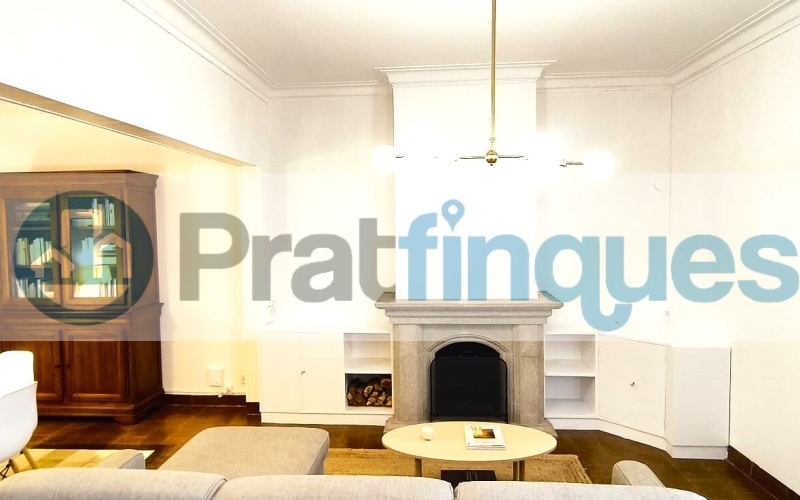 Un refugio de luz y armonía: El hogar donde tu familia florecerá ¿Buscas más que una casa? Te presentamos una propiedad con alma. Esta fantástica planta baja de 122 m² con una estància tipo estudio en segunda planta de 13 m² y terraza de 20m², no es solo un inmueble, es un escenario de bienestar donde la energía positiva se siente en cada rincón. Imagina las tardes de invierno al calor de su&nbsp;majestuosa chimenea, creando recuerdos imborrables con los tuyos en un salón que invita a la unión. Con&nbsp;4 amplias habitaciones&nbsp;(3 dobles y 1 sencilla y, 1 estudio en la 2ª planta),cada miembro de la familia encontrará su espacio de paz. La joya de la corona se encuentra en la planta superior: una estancia versátil de 13 m² que se abre a una&nbsp;terraza privada de 20m², el lugar perfecto para desayunos bajo el sol o noches de estrellas en total intimidad. ¿Sabes esa sensación de llegar a un lugar y sentir que 