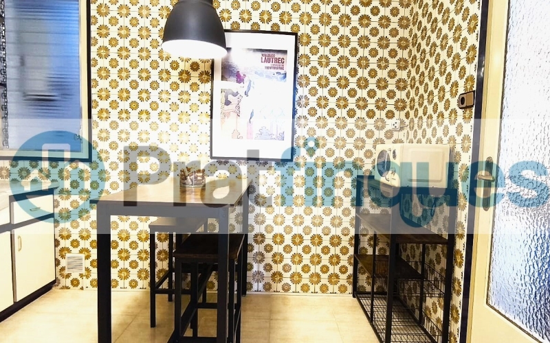 Un refugio de luz y armonía: El hogar donde tu familia florecerá ¿Buscas más que una casa? Te presentamos una propiedad con alma. Esta fantástica planta baja de 122 m² con una estància tipo estudio en segunda planta de 13 m² y terraza de 20m², no es solo un inmueble, es un escenario de bienestar donde la energía positiva se siente en cada rincón. Imagina las tardes de invierno al calor de su&nbsp;majestuosa chimenea, creando recuerdos imborrables con los tuyos en un salón que invita a la unión. Con&nbsp;4 amplias habitaciones&nbsp;(3 dobles y 1 sencilla y, 1 estudio en la 2ª planta),cada miembro de la familia encontrará su espacio de paz. La joya de la corona se encuentra en la planta superior: una estancia versátil de 13 m² que se abre a una&nbsp;terraza privada de 20m², el lugar perfecto para desayunos bajo el sol o noches de estrellas en total intimidad. ¿Sabes esa sensación de llegar a un lugar y sentir que 