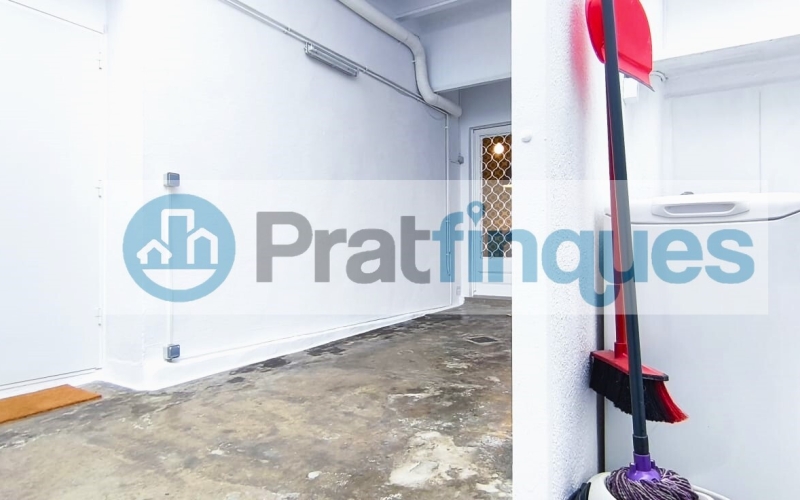 Un refugio de luz y armonía: El hogar donde tu familia florecerá ¿Buscas más que una casa? Te presentamos una propiedad con alma. Esta fantástica planta baja de 122 m² con una estància tipo estudio en segunda planta de 13 m² y terraza de 20m², no es solo un inmueble, es un escenario de bienestar donde la energía positiva se siente en cada rincón. Imagina las tardes de invierno al calor de su&nbsp;majestuosa chimenea, creando recuerdos imborrables con los tuyos en un salón que invita a la unión. Con&nbsp;4 amplias habitaciones&nbsp;(3 dobles y 1 sencilla y, 1 estudio en la 2ª planta),cada miembro de la familia encontrará su espacio de paz. La joya de la corona se encuentra en la planta superior: una estancia versátil de 13 m² que se abre a una&nbsp;terraza privada de 20m², el lugar perfecto para desayunos bajo el sol o noches de estrellas en total intimidad. ¿Sabes esa sensación de llegar a un lugar y sentir que 