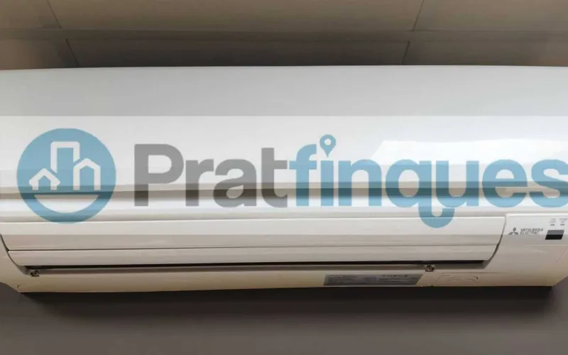 Ubicado en una de las zonas más dinámicas y emblemáticas de la Barcelona emprendedora, presentamos este despacho de&nbsp;44 m² totalmente reformado&nbsp;con un estándar de alta calidad. Situado en una finca singular con ascensor, el espacio combina la esencia arquitectónica del Eixample con una funcionalidad técnica impecable. Distribución y Diseño: La propiedad se divide en una elegante zona de recepción y un área office polivalente, que dan paso a&nbsp;dos despachos independientes. La privacidad está garantizada: uno de ellos cuenta con baño completo (plato de ducha de resina antideslizante),mientras que el segundo dispone de un práctico aseo de cortesía. Especificaciones Técnicas: Confort:&nbsp;Climatización mediante Split (A/A) y calefacción por radiadores cerámicos de bajo consumo. Acabados:&nbsp;Suelos de tarima flotante laminada y revestimientos a estrenar. Tecnología:&nbsp;Instalación eléctrica bajo normativa y sistema de redes ITC de alta conectividad, listo para operativa inmediata. Versatilidad y Ubicación: Un espacio idóneo para firmas de abogacía, consultorías, ingeniería o centros médicos especializados. Gracias a su configuración, permite también una transición hacia un&nbsp;concepto diáfano&nbsp;(estilo&nbsp;open space&nbsp;o&nbsp;call center). Rodeado de una red inmejorable de servicios y transporte público, este despacho es la sede perfecta para proyectar una imagen de éxito y profesionalidad. &nbsp; Desde Pratfinques, te realizamos todos los trámites de la compraventa y a la obtención de la financiación hipotecaria, liquidación de los impuestos y, inscripción registral. -&nbsp;&nbsp;&nbsp;&nbsp;&nbsp;&nbsp;&nbsp;&nbsp;&nbsp;&nbsp;&nbsp;&nbsp;&nbsp; El precio de venta del inmueble, no incluye impuestos ni tasas. (ITP y AJD) -&nbsp;&nbsp;&nbsp;&nbsp;&nbsp;&nbsp;&nbsp;&nbsp;&nbsp;&nbsp;&nbsp;&nbsp;&nbsp; La plusvalía (Impuesto sobre el Incremento de Valor de los Terrenos Urbanos) es a cargo del vendedor. -&nbsp;&nbsp;&nbsp;&nbsp;&nbsp;&nbsp;&nbsp;&nbsp;&nbsp;&nbsp;&nbsp;&nbsp;&nbsp; En Pratfinques, NO COBRAMOS LOS HONORARIOS AL COMPRADOR, están incluidos en el precio de venta publicado.