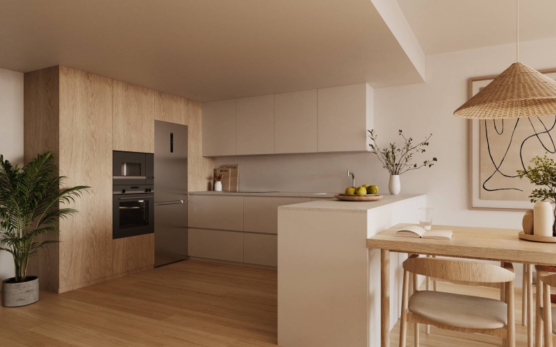 ¡Descubre el piso de tus sueños! Una vivienda moderna, eficiente y diseñada para ofrecerte el máximo confort en una ubicación privilegiada. Actualmente en construcción, la entrega de llaves está prevista para finales de 2027. Distribución y Espacios (89,95 m² totales construidos) El piso destaca por su excelente distribución, separando las zonas de día y de noche para mayor privacidad: Zona de día (36,00 m²): Un gran espacio abierto que une el salón, el comedor y una cocina moderna tipo office. Ideal para hacer vida en familia. Terraza/Balcón (7,55 m²): Con acceso directo desde el salón, perfecta para relajarte, disfrutar de las vistas y recibir invitados. Habitación Suite (13,85 m²): El dormitorio principal, espacioso y con un baño completo privado de 5,60 m². Habitación Individual (7,15 m²): Perfecta como dormitorio infantil, despacho o cuarto de invitados. Segundo Baño (6,60 m²): Un baño completo adicional de tres piezas con plato de ducha extraplano. Máximo Ahorro y Confort: Tecnología Aerotermia Olvídate de facturas de luz desorbitadas. El edificio cuenta con una fachada de alta eficiencia energética y un sistema central de Aerotermia por conductos (calefacción y aire acondicionado por bomba de frío/calor). ¿Qué significa para ti? Es una tecnología limpia que extrae la energía del aire exterior para aclimatar tu casa. Consume muy poco, respeta el medio ambiente y mantiene la temperatura perfecta todo el año. Calidades Premium (Listas para disfrutar) La vivienda se entrega con acabados de primera calidad, pensados para durar y facilitar tu día a día: Aislamiento total: Ventanas de aluminio de alta gama con doble cristal y rotura de puente térmico (evitan que entre el frío o el calor de la calle) y persianas motorizadas. Interiores elegantes: Suelo de parqué laminado de máxima resistencia (AC5) y puertas macizas lacadas en blanco. Cocina lista para usar: Totalmente amueblada con armarios altos, bajos y electrodomésticos de última generación. Baños de diseño: Equipados con grifería termostática (para regular la temperatura del agua al instante) y duchas extraplanas. Características Clave del Inmueble Ubicación y orientación:Situado en la 1ª planta. Es totalmente exterior y cuenta con orientación Norte, lo que asegura una iluminación natural constante y agradable sin calor excesivo. Comodidades: El edificio dispone de ascensor. Aparcamiento: Opción de adquirir una cómoda plaza de garaje en el mismo edificio a partir de 34.000 €. Ubicación estratégica: Rodeado de servicios, transporte público, comercios y zonas verdes. Comprar sin complicaciones con Pratfinques En Pratfinques te acompañamos en todo el proceso para que no tengas que preocuparte por nada. Nos encargamos de: Gestión integral de los trámites de compraventa. Búsqueda y obtención de la mejor financiación hipotecaria. Liquidación de los impuestos correspondientes. Inscripción final de la vivienda en el Registro de la Propiedad. Información legal y fiscal (Transparencia total) El precio de venta indicado del inmueble no incluye impuestos ni tasas (el IVA correspondiente a la obra nueva se calculará aparte). La plusvalía (Impuesto sobre el Incremento de Valor de los Terrenos de Naturaleza Urbana) corre totalmente a cargo del vendedor, tal y como marca la ley. ¡El futuro de tu familia empieza aquí! Contacta con nosotros hoy mismo para recibir más información, planos o resolver cualquier duda sobre tu próximo hogar.