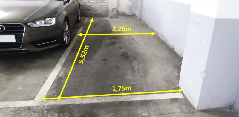 ¡Oportunidad en la ciudad de El Prat de Llobregat! Se vende plaza de parking individual en la calle Santiago Rusiñol, situada en la planta baja del edificio. Esta plaza de 12 m² ofrece espacio suficiente para coche mediano o grande y una moto. Se distingue por tener fácil maniobrabilidad, con distinción de puerta de acceso y otra de salida. El edificio cuenta con puertas de acceso automáticas y un circuito cerrado de seguridad, garantizando la máxima protección para tu vehículo. No pierdas la oportunidad de adquirir esta plaza, con todas las comodidades y medidas de seguridad que necesitas. ¡Contacta ya para más información y asegura tu espacio en una ubicación privilegiada! Desde Pratfinques, te realizamos todos los trámites de la compraventa y a la obtención de la financiación hipotecaria, liquidación de los impuestos y, inscripción registral. -&nbsp;&nbsp;&nbsp;&nbsp;&nbsp;&nbsp;&nbsp;&nbsp;&nbsp;&nbsp;&nbsp;&nbsp;&nbsp; El precio de venta del inmueble, no incluye impuestos ni tasas. (ITPADJ) -&nbsp;&nbsp;&nbsp;&nbsp;&nbsp;&nbsp;&nbsp;&nbsp;&nbsp;&nbsp;&nbsp;&nbsp;&nbsp; La plusvalía (Impuesto sobre el Incremento de Valor de los Terrenos Urbanos) es a cargo del vendedor. -&nbsp;&nbsp;&nbsp;&nbsp;&nbsp;&nbsp;&nbsp;&nbsp;&nbsp;&nbsp;&nbsp;&nbsp;&nbsp; En Pratfinques, NO COBRAMOS LOS HONORARIOS AL COMPRADOR, están incluidos en el precio de venta publicado. &nbsp;
