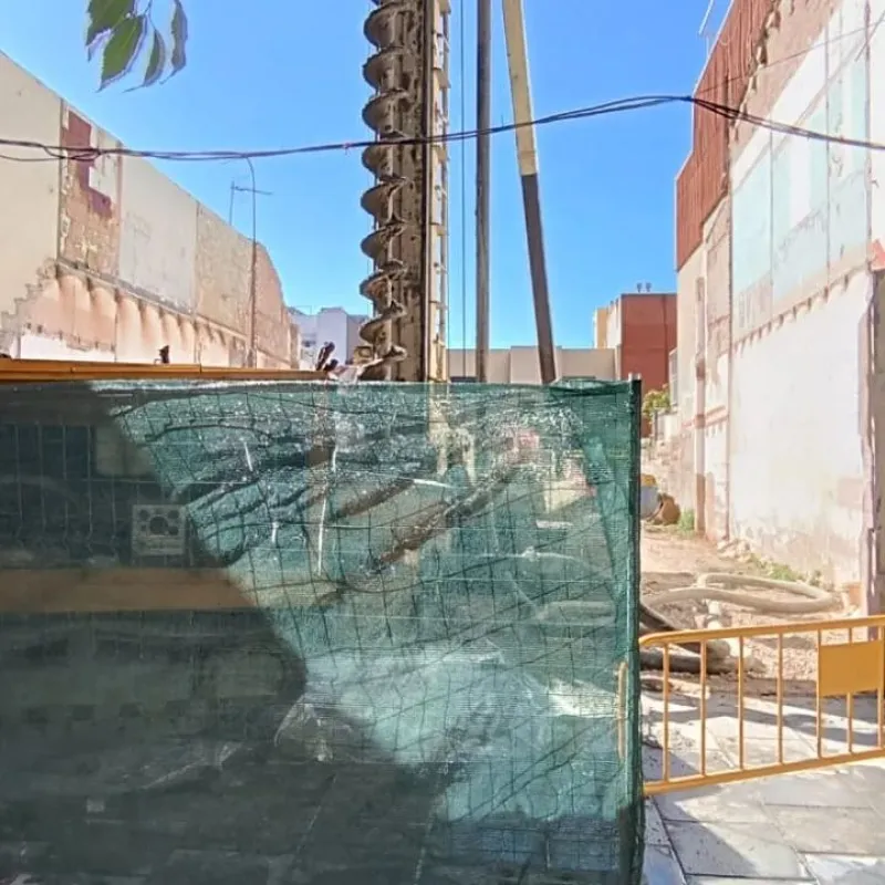 Se han iniciado las obras de la construcción del nuevo edificio de la promoción RENJI de 10 vivendas. Fantásticos pisos de 3 habitaciones con 2 baños, muy luminosos y acabados de 1ª calidad. Últimos pisos en venta. Pónganse en contacto con pratfinques al 609343849 vía WhatsApp. #pratfinques lleva más de 15 años dando servicios inmobiliarios , está experiencia dilatada nos afianza en el sector como una de las inmobiliarias mejor asentadas en el territorio. #inmobiliaria #pisosventa #pisoselpratdellobregat #obranueva #pisossegundamano